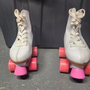 Chicago White-Pink Roller Skates Girls Size 2 - 2023
